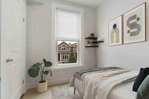Urban Chic Logan Square Retreat with Free Parking in Chicago, USA