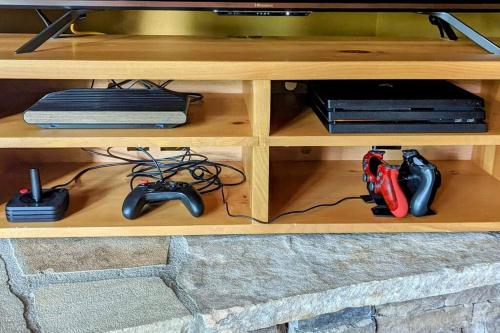 Serene Green - Fire Pit, Hot Tub, Grill, Big Deck