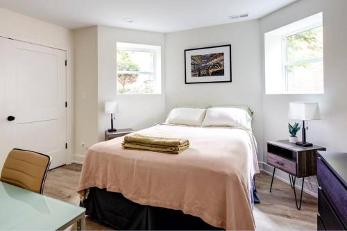 Stylish 2BR stunner in unbeatable location in Chicago, USA