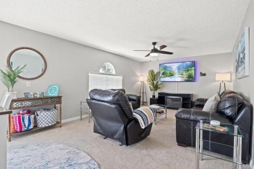 Firepit home-15 min from beach! Family-sized Firepit Retreat