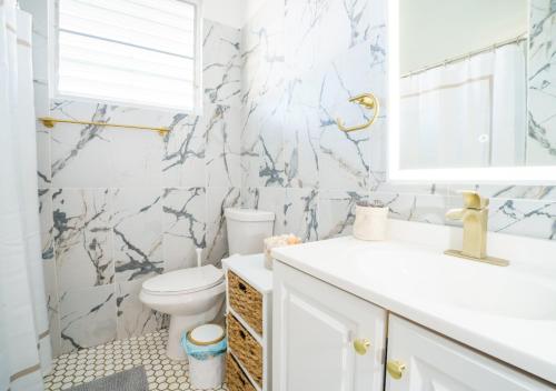 Bagno, Centrally Located Beach and Restaurant Centric in Cabo Rojo