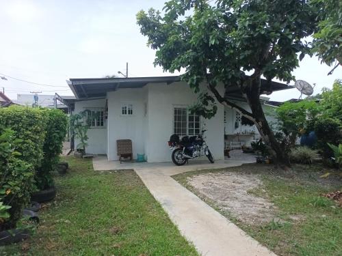 Skats, Gia's Garage & Home for Bocas travelers in Isla San Cristobal