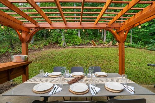 Luxury Cabin near Asheville and Black Mountain in Swannanoa, USA