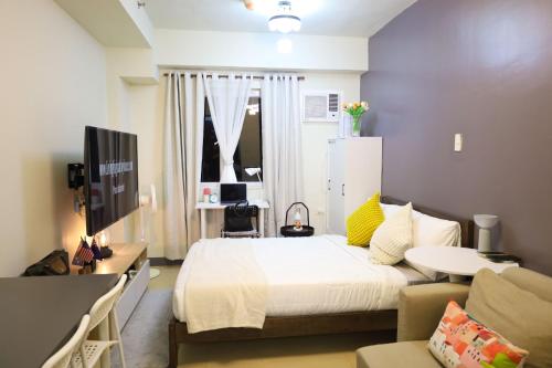 Sojourner's Suite at 605, City-view condotel near the airport at Monte Carlo Residences Charlene, Manila