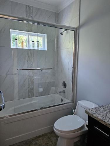 OSCAR INN Private Room with Ensuite in Abbotsford, Canada