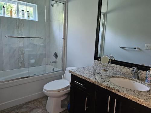 OSCAR INN Private Room with Ensuite in Abbotsford, Canada