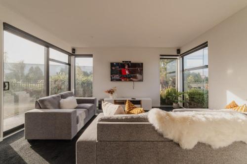 Zenith Escapes Your Quintessential 4BR Haven in Wigram