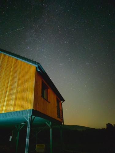 Natur House Beskidy - dom z drzewa księżycowego z SAUNĄ i BALIĄ Jacuzzi!!