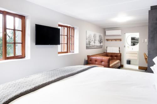 Avemore Hidden Haven - wood fired hot tub and full Backup power, Cape Winelands