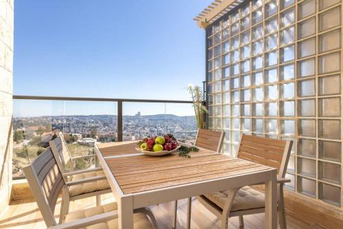 Luxury 4 Bedroom With Amazing View In Ramat Sharet Bayt Vegan in West Mountainside