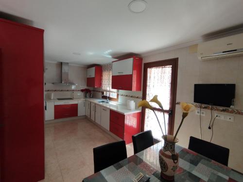 Adosado Centro Urbano 3 Dorm Patio Terraza Wi-fi Puente Genil 1-6 Huésped (Adosado Centro Urbano 3 Dorm Patio Terraza Wi-fi Puente Genil 1-6 Huesped) in 普恩特格尼爾