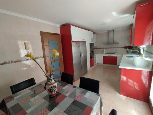 Adosado Centro Urbano 3 Dorm Patio Terraza Wi-fi Puente Genil 1-6 Huésped (Adosado Centro Urbano 3 Dorm Patio Terraza Wi-fi Puente Genil 1-6 Huesped) in 普恩特格尼爾