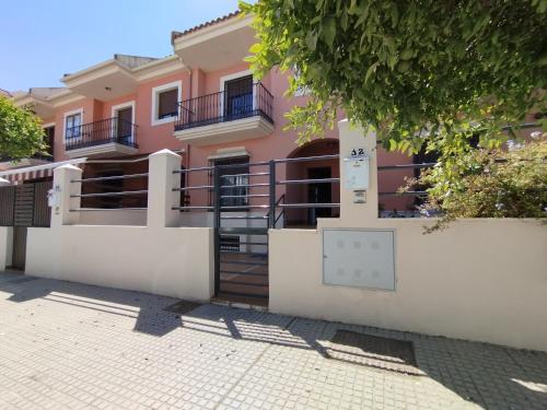 陽台/露台, Adosado Centro Urbano 3 Dorm Patio Terraza Wi-fi Puente Genil 1-6 Huésped (Adosado Centro Urbano 3 Dorm Patio Terraza Wi-fi Puente Genil 1-6 Huesped) in 普恩特格尼爾