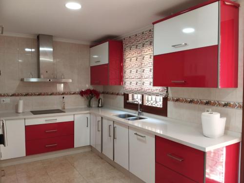 Adosado Centro Urbano 3 Dorm Patio Terraza Wi-fi Puente Genil 1-6 Huésped (Adosado Centro Urbano 3 Dorm Patio Terraza Wi-fi Puente Genil 1-6 Huesped) in 普恩特格尼爾