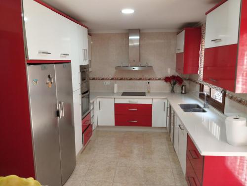 Adosado Centro Urbano 3 Dorm Patio Terraza Wi-fi Puente Genil 1-6 Huésped (Adosado Centro Urbano 3 Dorm Patio Terraza Wi-fi Puente Genil 1-6 Huesped) in 普恩特格尼爾