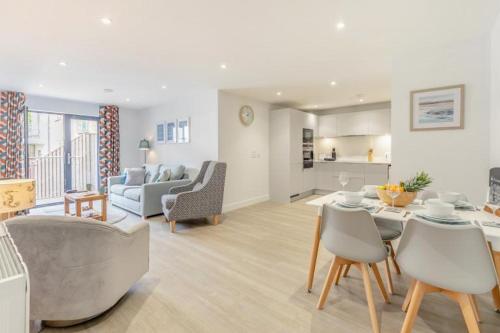 2 Rockham - Luxury Apartment at Byron Woolacombe, only 4 minute walk to Woolacombe Beach!, Вулакомб (фото 3)