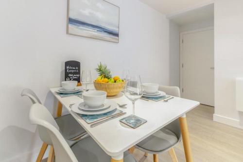 2 Rockham - Luxury Apartment at Byron Woolacombe, only 4 minute walk to Woolacombe Beach!, Вулакомб (фото 7)