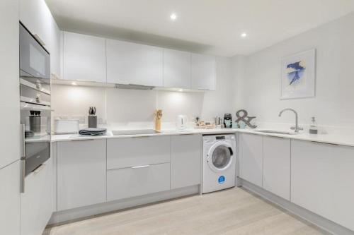2 Rockham - Luxury Apartment at Byron Woolacombe, only 4 minute walk to Woolacombe Beach!, Вулакомб (фото 10)