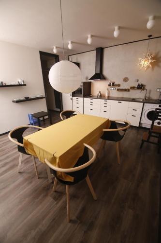 Large 120m apartment with garden and cat near ZOO