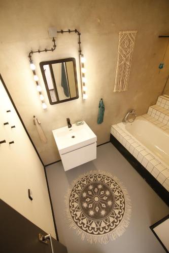 Large 120m apartment with garden and cat near ZOO