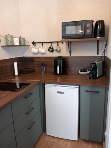 En baronnies charmant studio avec balcon et parking in Auch