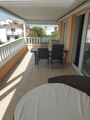 Buitenkant, Apartments Tare, Electric Car Refill in Srima