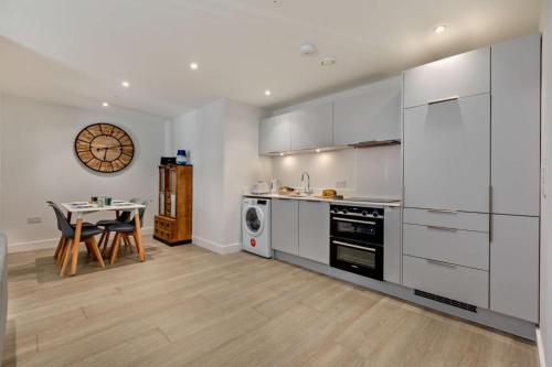 Byron - Luxury Self-Catering Coastal Apartment at the Heart of Woolacombe with Heated Indoor Pool & Gym - 4 Minutes Walk to Beach! 6 Middlecombe, Woolacombe (zdjęcie 10)