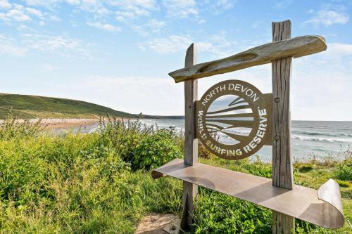 Byron - Luxury Self-Catering Coastal Apartment at the Heart of Woolacombe with Heated Indoor Pool & Gym - 4 Minutes Walk to Beach! 6 Middlecombe, Woolacombe (zdjęcie 2)