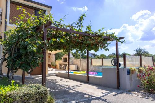 Alba apartment with swimming pool