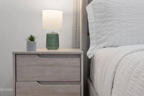 Cozy 2BR Near O Hare Free WiFi and Parking in Des Plaines, USA