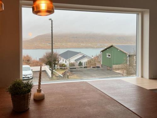 Stunning 3 Bedroom Family Friendly Retreat in Trongisvágur