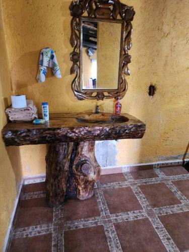 Cabaña bonita cedros in San Pedro Atlapulco, Mexico