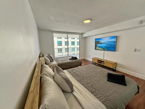 Elegant Centric Vibrant Pool Jacuzzi Free Parking in Miami, USA