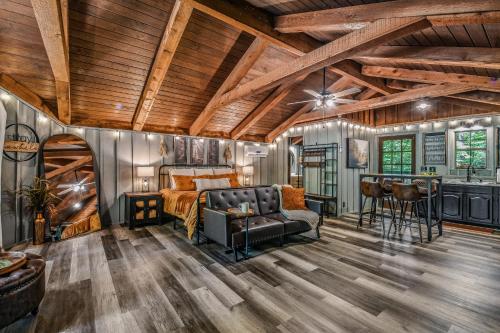 Lightn Bug Bungalow cabin in Townsend, USA