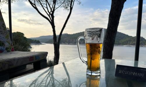 Hostal MYD Pantano in Pelayos de la Presa