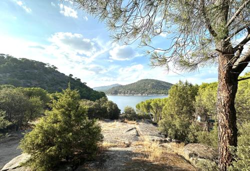 Hostal MYD Pantano in Pelayos de la Presa