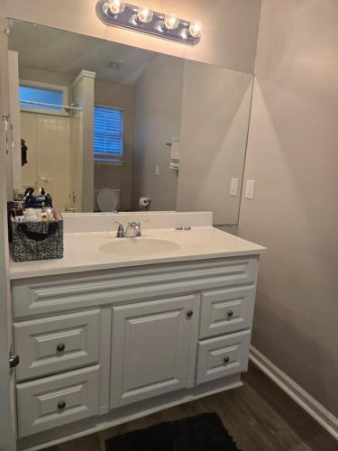 Masters room in Marietta Near Parks Six flag Trails and shopping centers in Marietta, USA