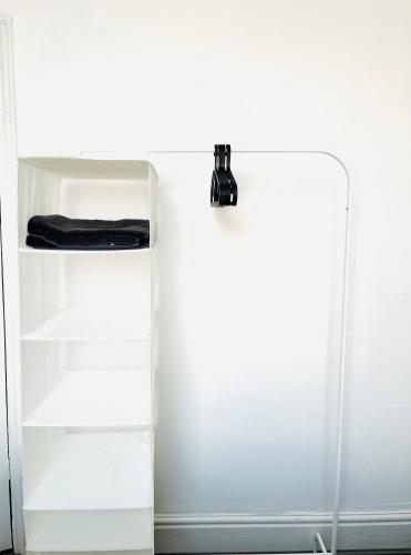 Room near Anfield Stadium - Easy Check-in, Liverpool (photo 6)
