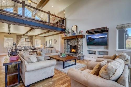 Elk Point Paradise - AC - Hot Tub - Pool Table