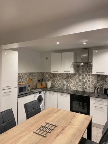 Kitchen, RDC-120m plage Agay-2ch near Agathos