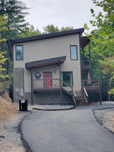 HOLIDAY SPECIAL! Moonlight view Luxury cabin in Townsend, USA