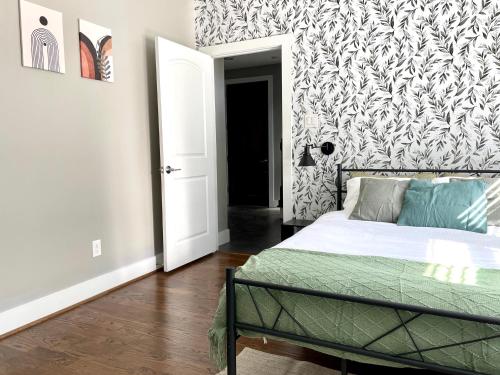 Modern Boho Chic - King Bed - 4 BR - Midtown in Houston, USA