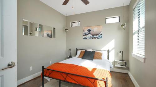 Modern Boho Chic - King Bed - 4 BR - Midtown in Houston, USA
