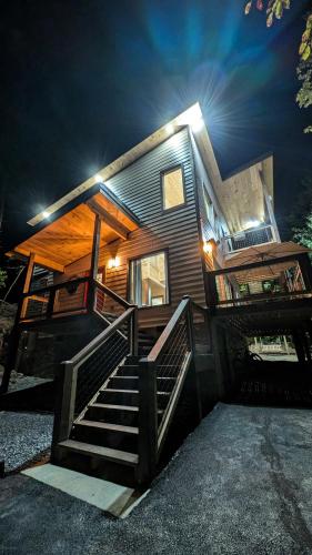 HOLIDAY SPECIAL! Moonlight view Luxury cabin in Townsend, USA
