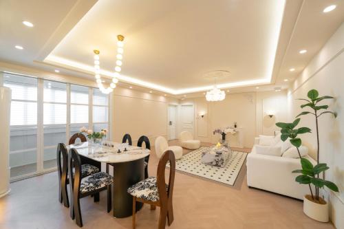 Molly House- walk to Yu Garden and Near the Bund, East Nanjing Road, 3bedrooms 1study 2 bathrooms elevator apartment, Šanghaj (fotografie 6)