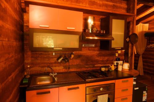 廚房, Etna Rural Cottage with Jacuzzi in 尼科洛西