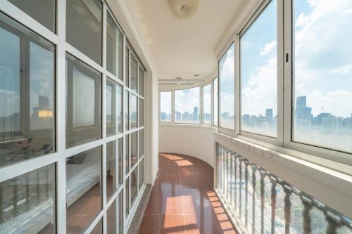 Moment Home - walk to Yu Garden and Near the Bund, East Nanjing Road, 3bedrooms 1study 2 bathrooms elevator apartment 2