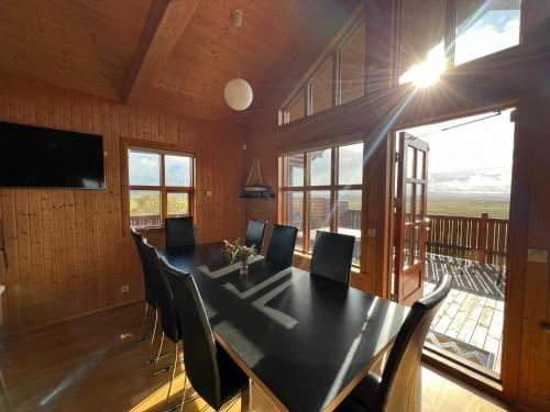 Private cottage on Golden Circle with hot tub in เฮาคาดัล