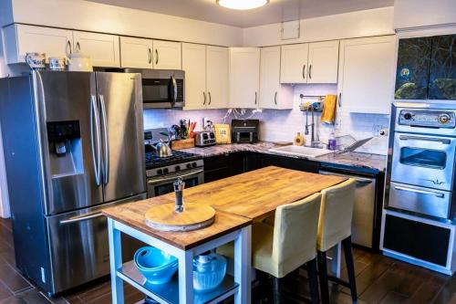 MCM w HotTub, Metro, Games, Grill, Tons of Space in เชเวอร์ลี (แมรีแลนด์)