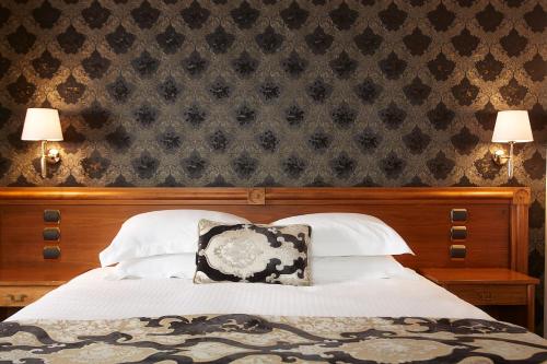 Ava Hotel and Suites - image 7